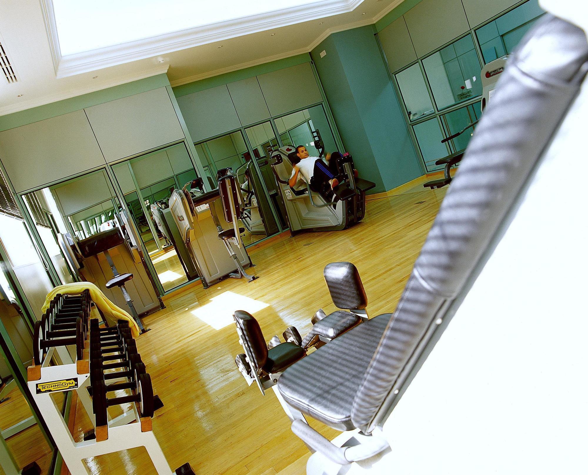 Le Meridien Cidde Dış mekan fotoğraf The gym at the 5th floor