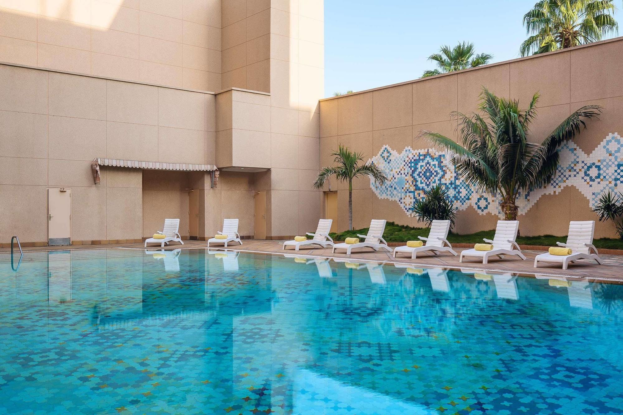Le Meridien Cidde Dış mekan fotoğraf Swimming pool at the hotel