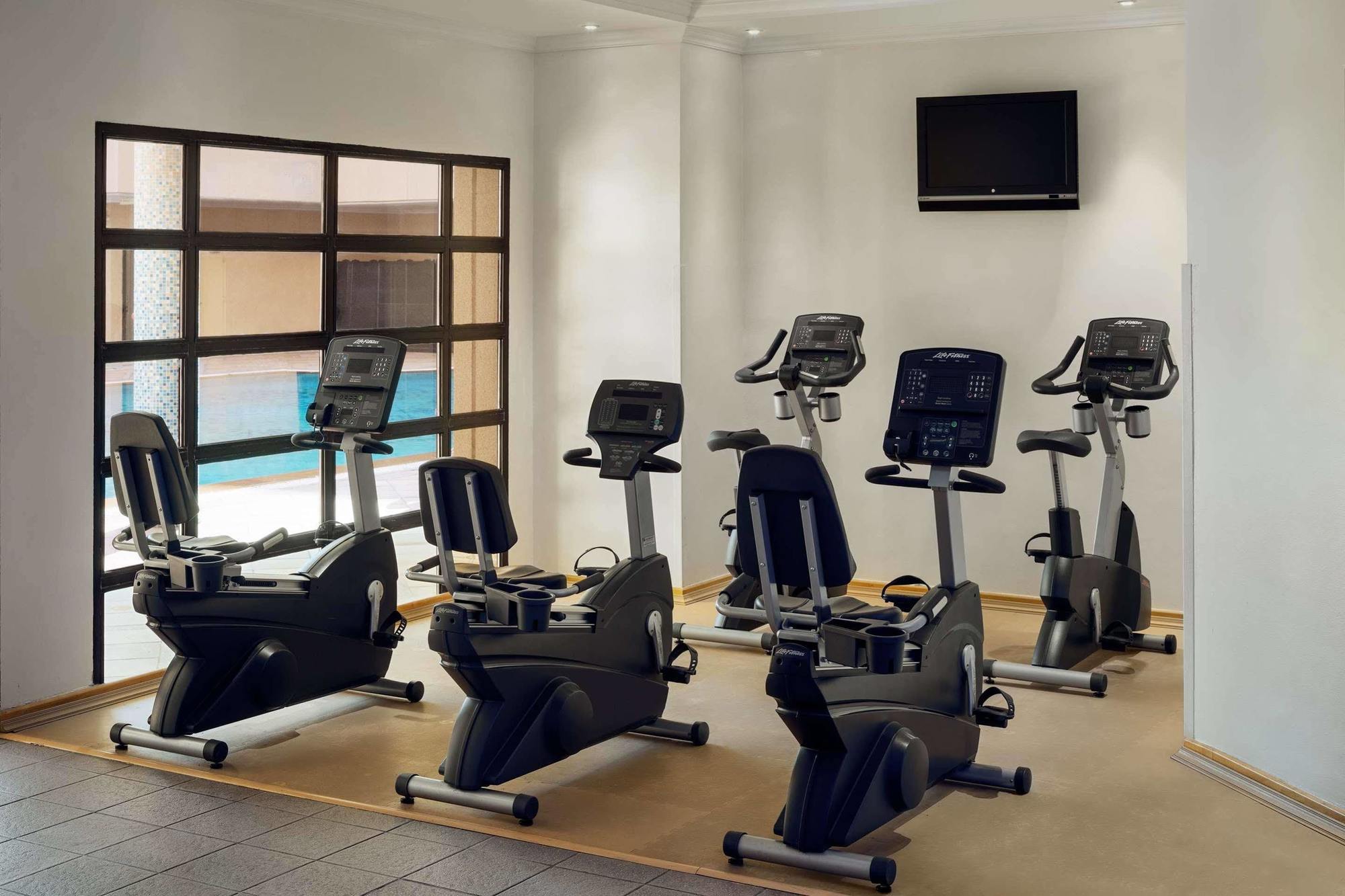 Le Meridien Cidde Dış mekan fotoğraf Recumbent bikes
